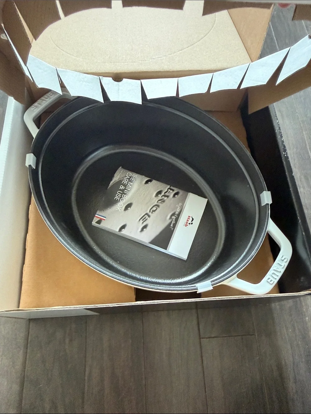 Staub Oval Cocotte 31 - 5.75qt White NIB